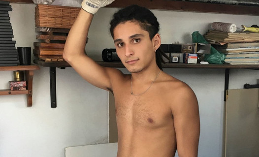 Jovem em linha reta twink latino garoto pago para foder seu chefe em primeiro plano