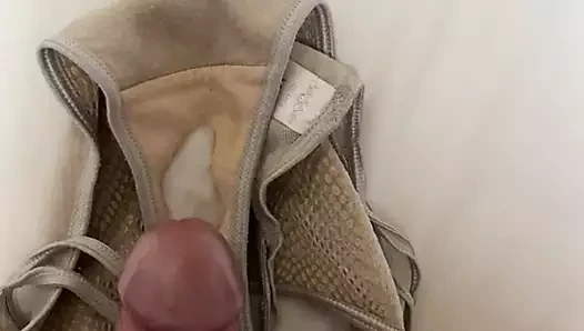 Sağladım içinde bazı milfs Kullanılmış külot