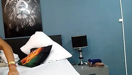 Saya gunting dengan pacar saya sampai saya orgasme