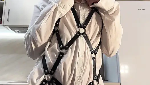 Страппи рубашка, Pixie, свечение на кухне - расстегнутая игрушка в экстазе