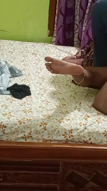 Detik penting dari pepek gerudi tegar Tamil Mallu Savita dalam saree dan coli"