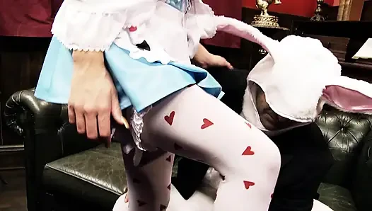 Alice in wonderland hottie ngentot kontol cowok ini posisi reverse cowgirl