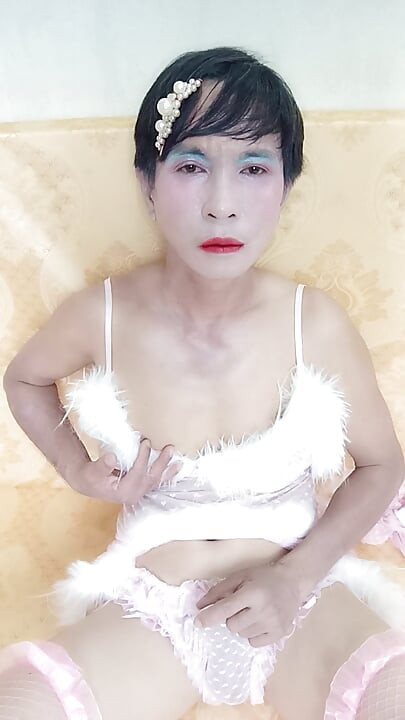 オアン・レ - セクシーなポルノプリンセスの格好をして - セルフィーが射精し、その後ペニスを喘ぐ