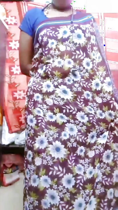 Renu si istri tamil india lagi asik ngentot memeknya sambil bugil sambil bugil!
