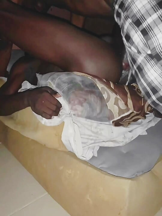 Ex-namorados fodendo à noite enquanto outros descansam ..