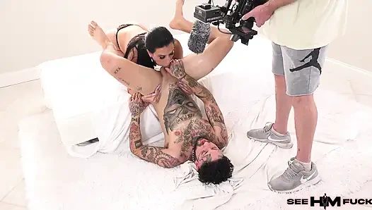 Bts dövmeli dövmeli tatte Tommy çıplak sandy love'ın amını sikiyor!