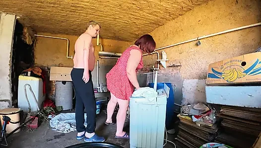 Bir köylü fahişesini ahırda çamaşır yıkadığı yerde siktim 2