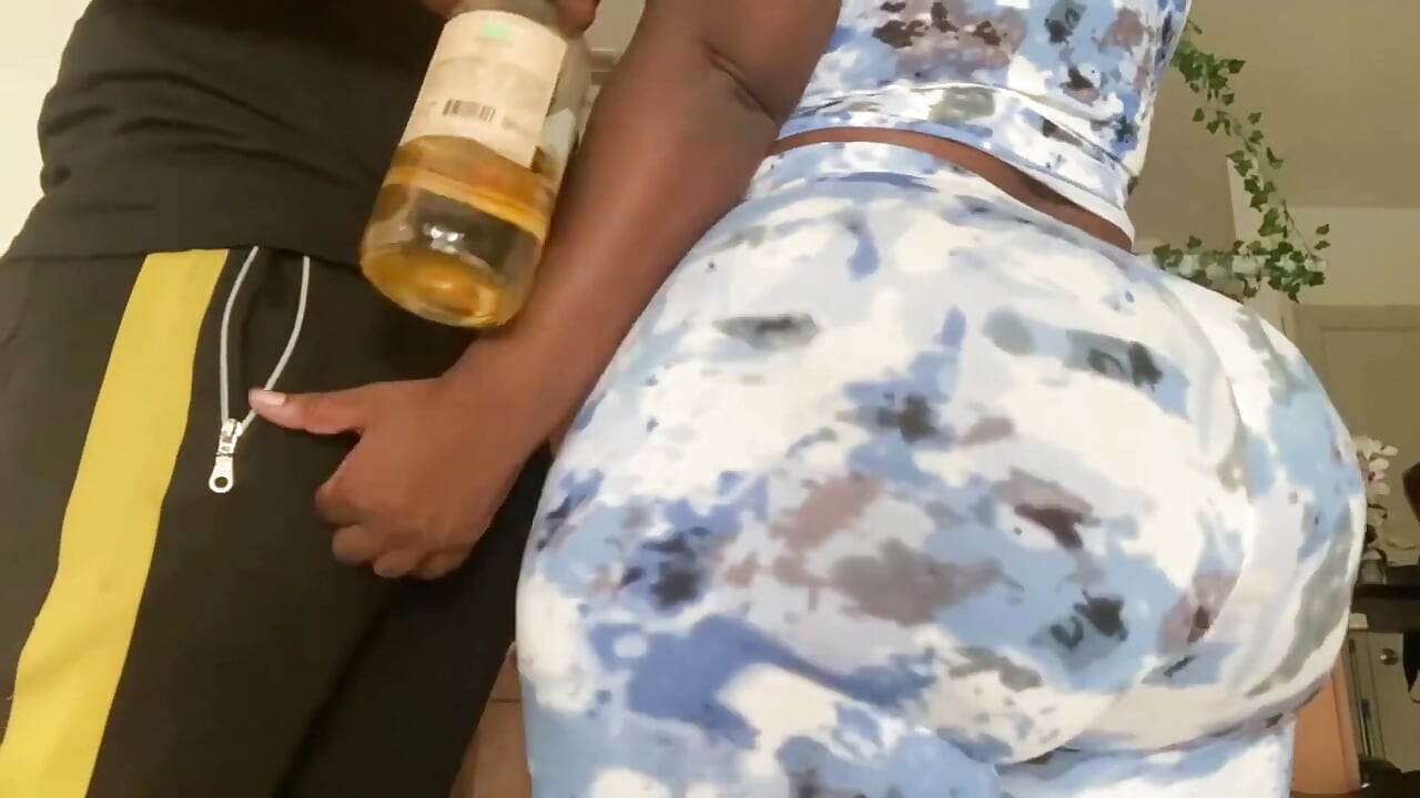 เย็ดตูดใหญ่ผิวดํา