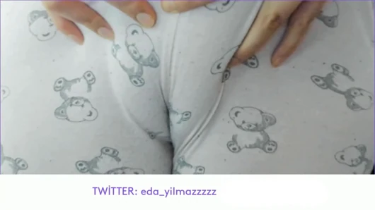CAMELTOE- SWOLLEN PUSSY- MASTURBATE WITH PAJAMA- RUBBING PUSSY WITH PAJAMA