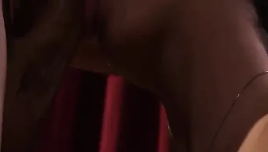 Окончание сцены-1_Brunette с большой задницей и большими сиськами трахает большой член ее бойфренда