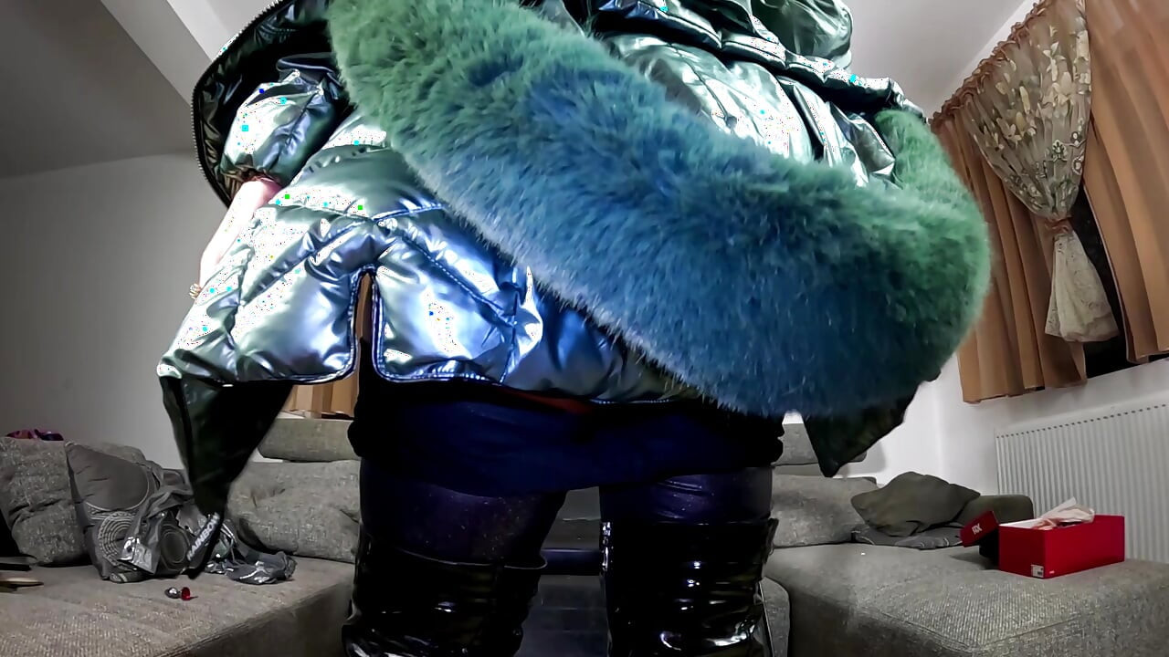 Shiny Leggings Cameltoe, Downjacket Play & Anal Plug Solo Fetish