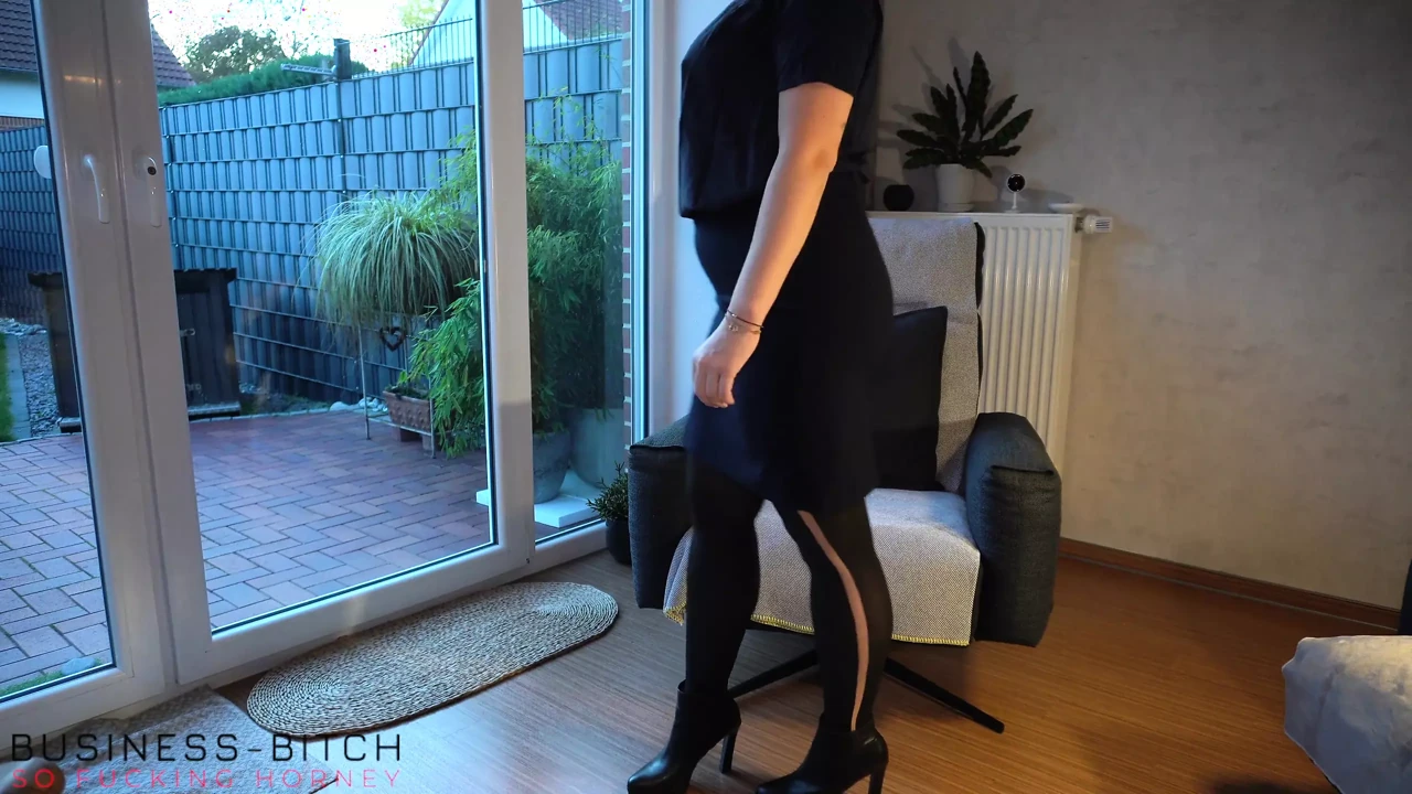 Secretary Meets Boss to Get Multiple Cumshots in Nylon