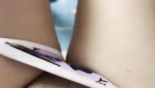 Красивая девушка мастурбирует