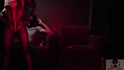 En Sevdiğim Müşterim Için Kucak Dansı