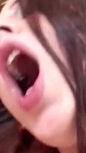 Captivating moment from "Er lässt sie beben mit jedem kräftigen Stoß"