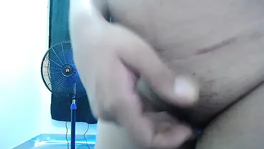 "Pertunjukan pertamaku di depan webcam - buka baju untukmu"