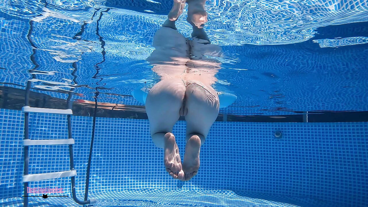 पानी के नीचे देखना