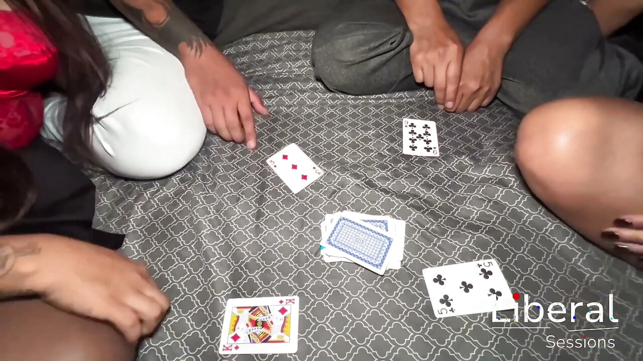 Kocalar karısının ağzı ve amcığıyla oynuyor