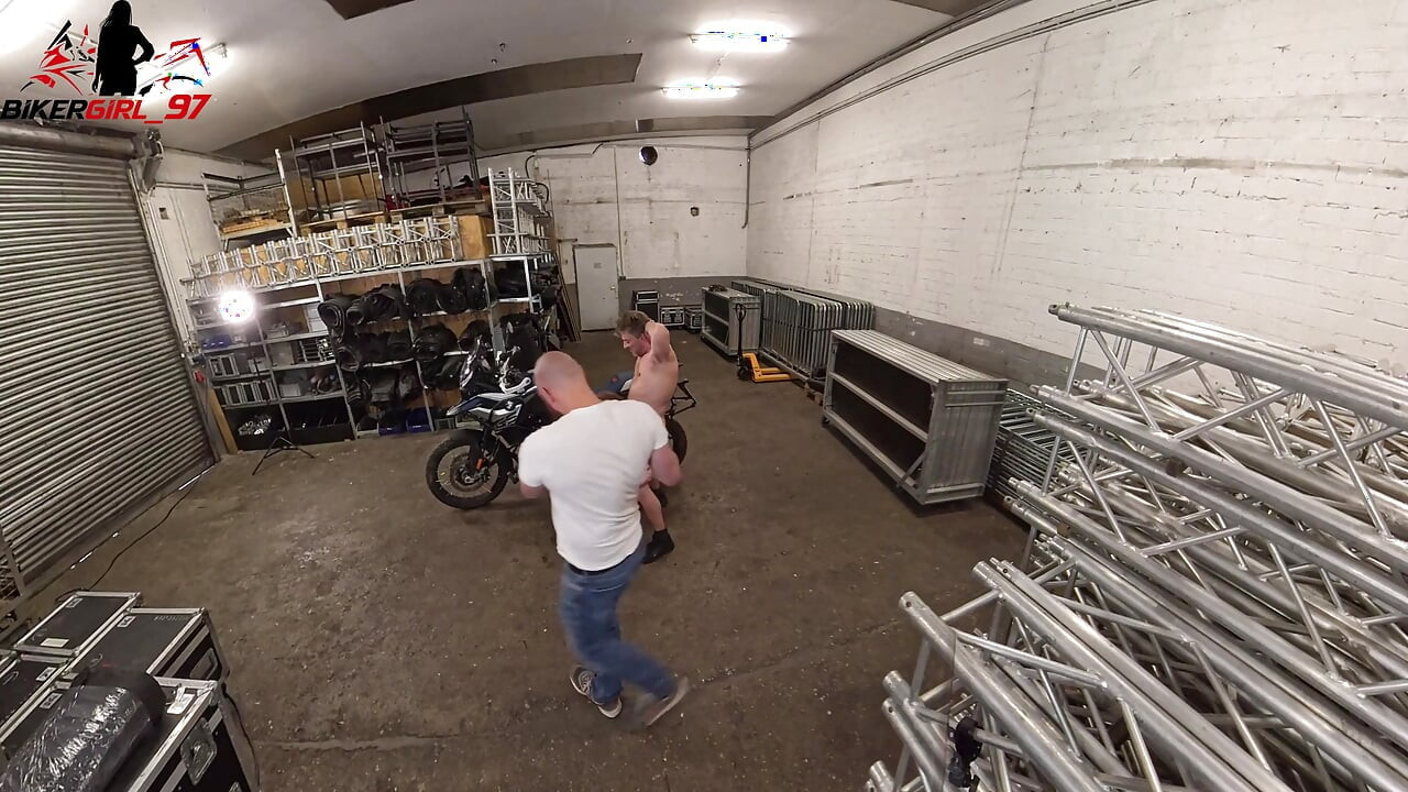 Bastidores de uma sessão pornô real!