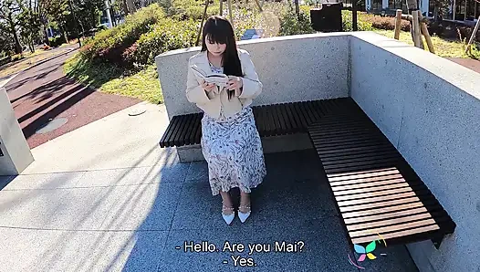 Mai Toda sevimli götünü külotlu ve külotlu çorapla gösteriyor