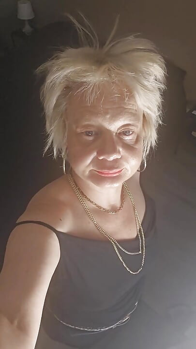 Tu MILF Madura Y Zorra Está Esperando Tu Gran Polla.
