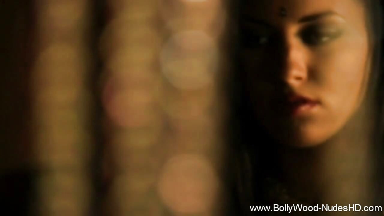Deva Dassi's Midriff Revealed