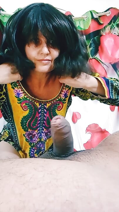 Une délicieuse belle-mère passe un moment sympa