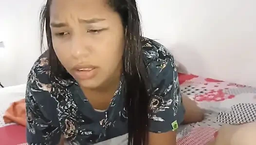 Semua orang keluar rumah dan aku pergi ke kamar saudara tiriku dan aku terkejut rekamannya dia menyukainya dan kami akhirnya fu