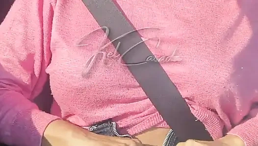 Aku mengambil keuntungan dari perjalanan mobil ke sp untuk menggoda sopir truk