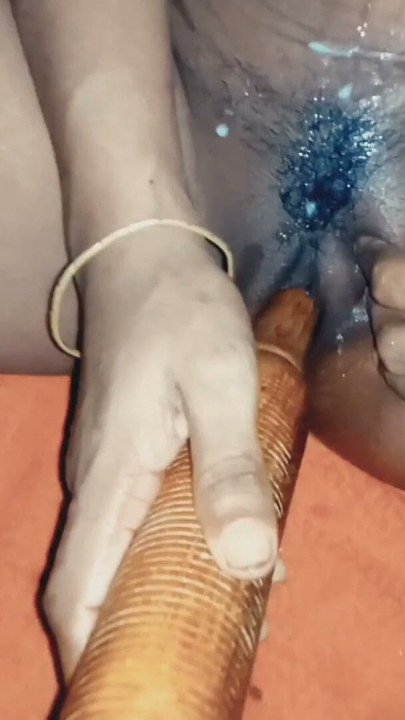 Desi Bhabhi fucked by inserting a roti balloon inside her pussy | Clip 1