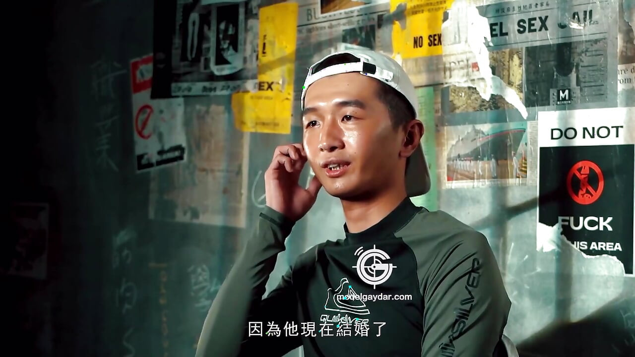 Gif-007 Tamni ronilački službenik, dugi kurac pulsira, osjetljivo prskanje