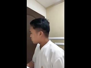 I sexy gay vampiro dell'Asia scopano senza preservativo in un hotel