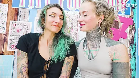 Татуированные шлюшки делают двойной минет, затем анальный трах тату-сессия заканчивается спермой, глазировкой спермы, новая татуха для ног