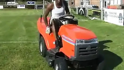 Британские приключения Big Omar: Инспекция сучки (2002)