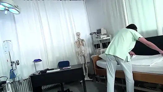 Muschi-kontrolle im krankenhaus ... Muschi-dreier-ficken