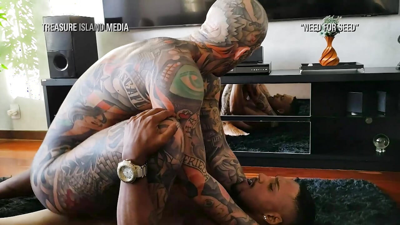 Inked cumslut gets fat Blatino cock