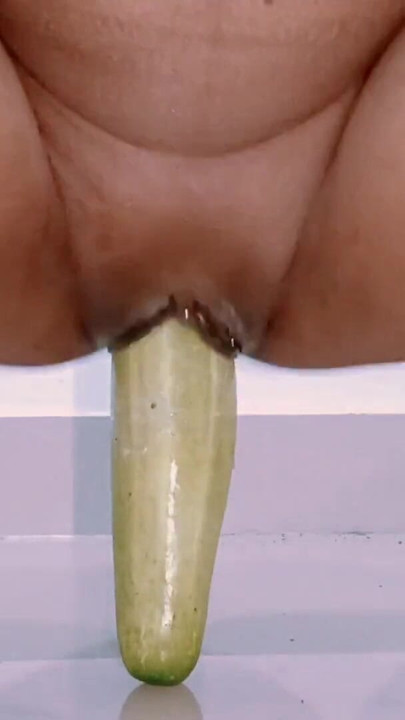 Naina destroys her wet pussy with cucumber | Clip 1
