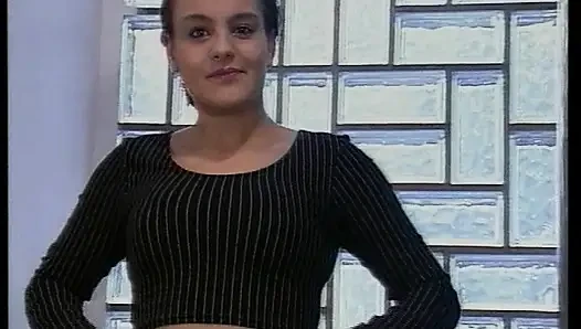 Pembe dildo ateşli Alman bebeği mutlu ediyor