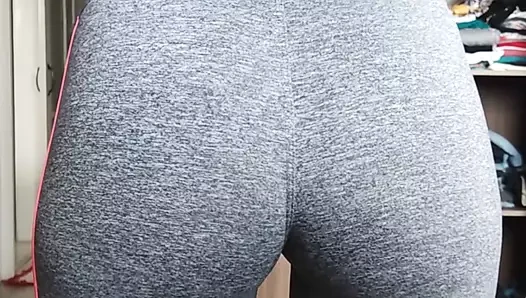 doing legging squats without panties