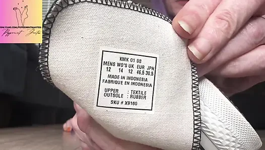 67 Riesin crams Größe 16 Fuß in Größe 14 Converse
