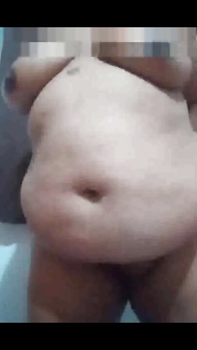 Přijďte mě vidět, jak si sundám spodní prádlo a oblékám si moji sexy noční košili, baculatou rozkoš s velkými křivkami