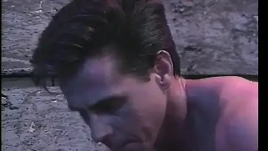 Cewek rambut keriting ini lagi sange berat di penjara!
