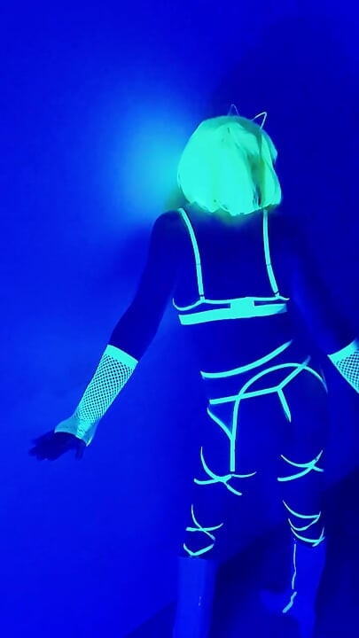 Transsexuală neon în lenjerie