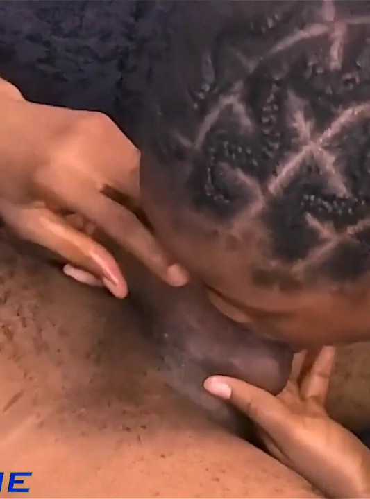 我的理发师修复我的头发并保持我的鸡巴湿润