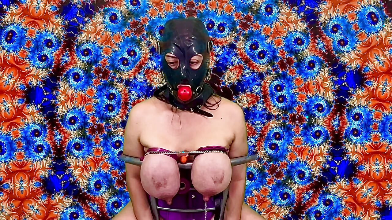 Hucow MILF Milks Her Udders