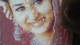 Bollywood yıldızı kareena kapoor&#39;un yüzünde Gman boşalmak (haraç)