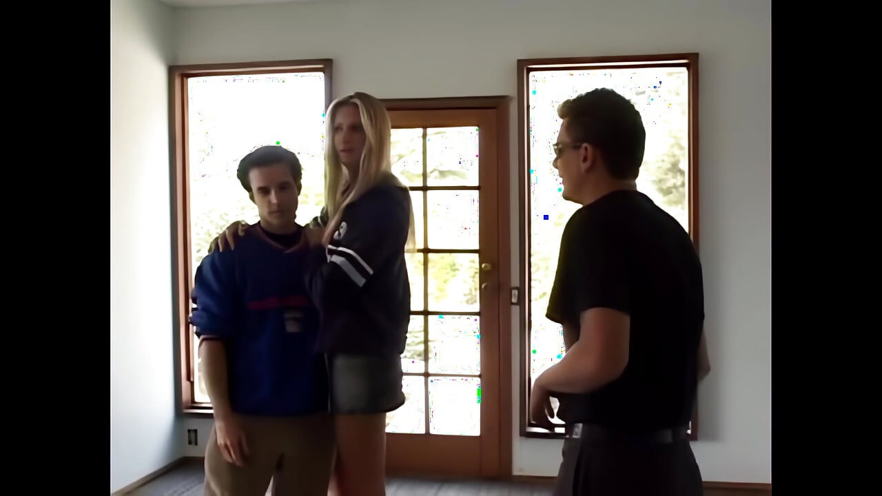 Patru penisuri mari pentru un tânăr și măreț înger Long