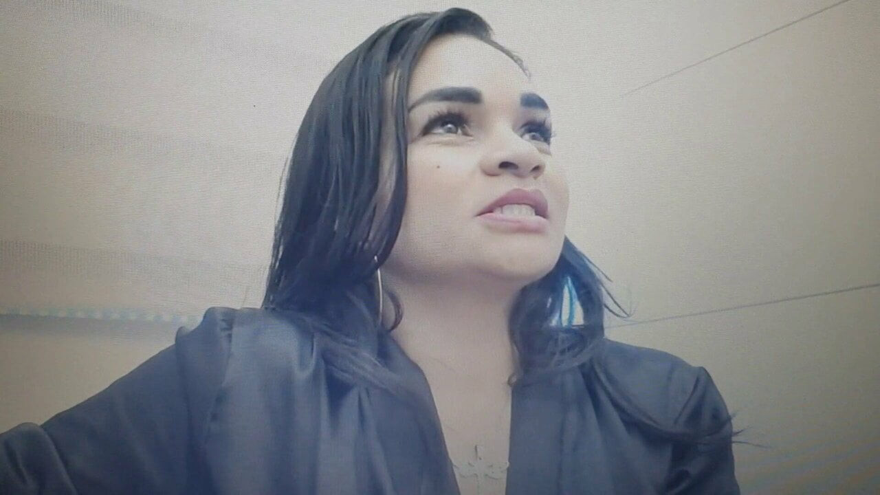 latina sexy cam and sucks dildo