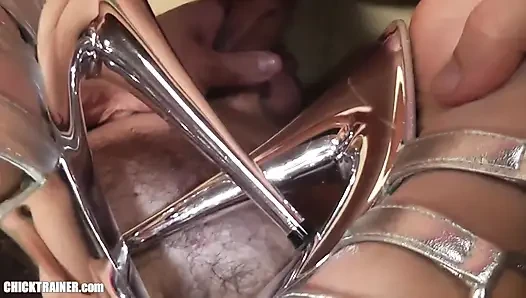 Orta yaşlı seksi kadın anal stres testi! Bu olgun göt hala sikişmeye değer mi? İri göğüslü sürtük evli kadın götten ağza tedavi alıyor!
