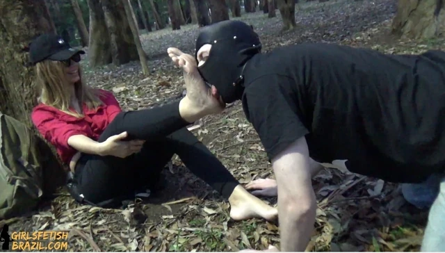 PUBLIC HUMILIATION DIRTY FEET AND PONYPLAY GIRLSFETISHBRAZIL